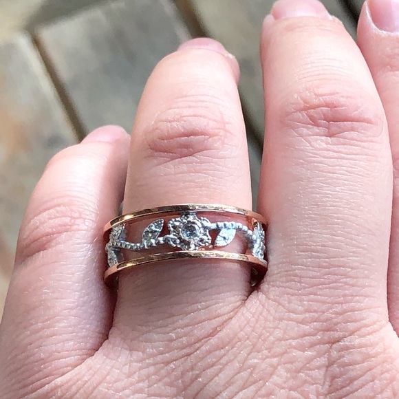 WHITE TOPAZ FLORAL RING - Picture 2 of 5